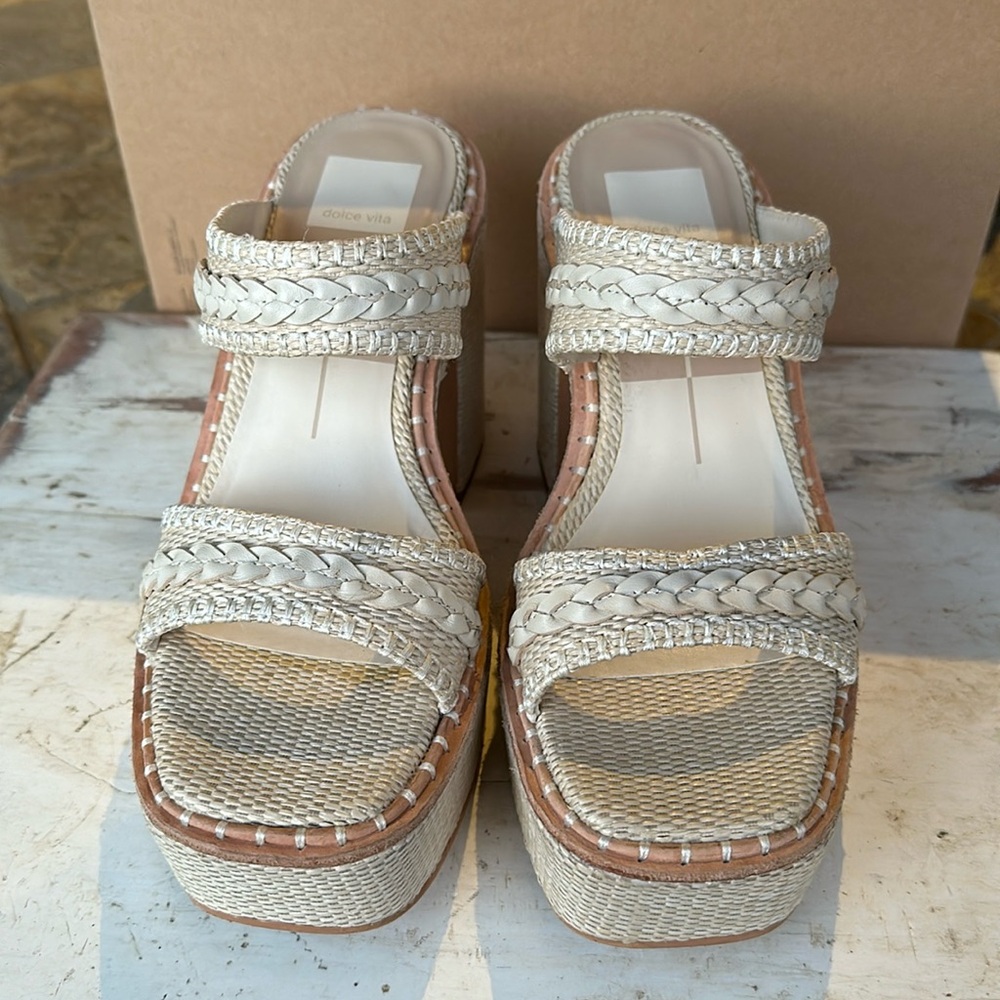 Dolce Vita Ivory Platform Sandal Size 7